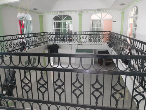 Edificio En Venta En Esquina Con Salones Para Eventos Diversos Y Oficinas Todo Climatizado