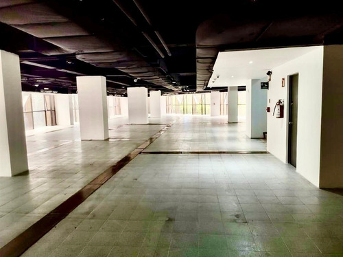 Polanco, 708m2, Amplios Espacios Abiertos, Muy Iluminada, Sala De Juntas, 3 Privados, 6 Estacionamientos, Vigilancia 24 Horas, 3 Elevadores. Excelente Ubicación. El Precio Es Más El Mantenimiento