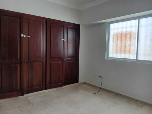 Urbanización Real, Apartamento En Alquiler De 3 Habitaciones