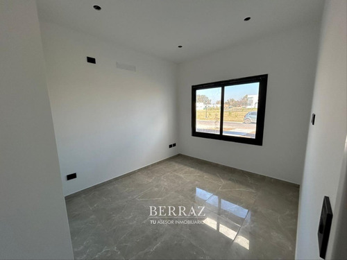 Casa Venta 5 Ambientes En Santa Elisa Pilar Del Este Lote De 558 M2