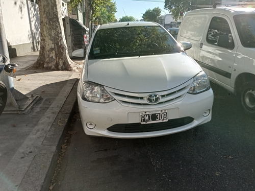 Toyota Etios 1.5 Sedan X 2016