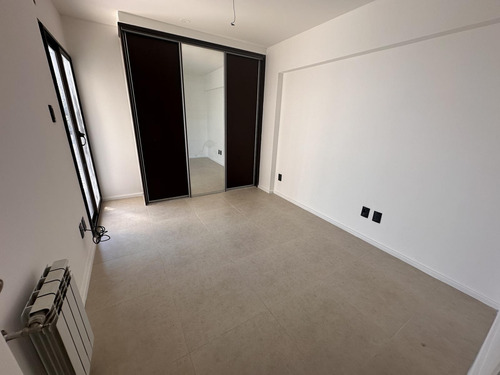Semipiso Con Cochera En Venta - 2 Dormitorios