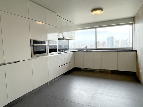 Departamento Full Remodelado En Venta En Vitacura / Vistas