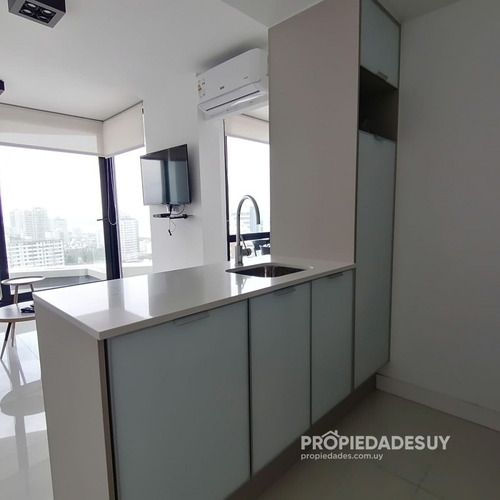 Apartamento En Venta, Piso Alto Con Vista Al Mar - Ref: 740