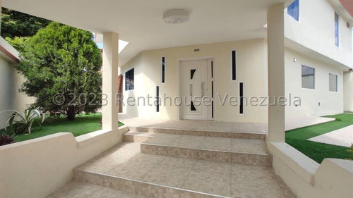 Julio Latouche 24-3204 Casa En Venta Trigal Norte Valencia, Totalmente Remodelada Con Concepto Abierto,