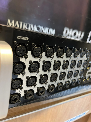 Mesa De Som Digital Console Mackie Dl32r Seminova