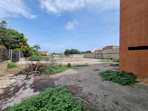 Edificio Comercial / Residencial (3 Niveles/ Obra Gris) Venta Weekend Mls-25-525