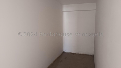 Y.t. Apartamento En Venta, Las Palmas Mls #25-18897