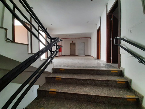 Imagem 9 de 30 de Prédio Comercial Com Área Construída De 2.489,87m2 No Bairro Rio Vermelho. - Sfl644 - 69548653