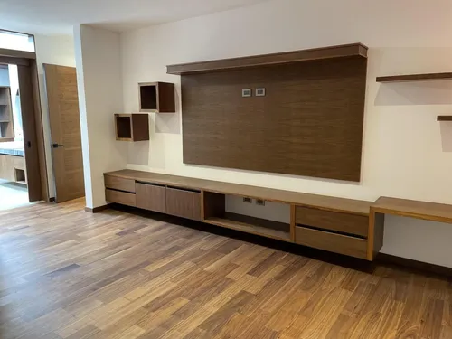 Casa Con 4 Recámaras, Una En Planta Baja, Privada Con Alberca. Lomas Del Campanario Norte