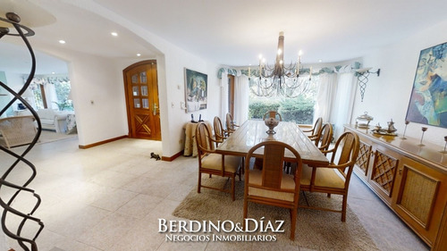 Preciosa Mansión En Exclusivo Barrio Beverly Hills- Ref: 326