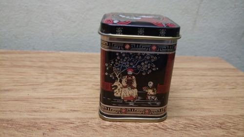 Latita De Te Con Dibujos Y Letras Chinas En Miniatura Vacia (Usado)