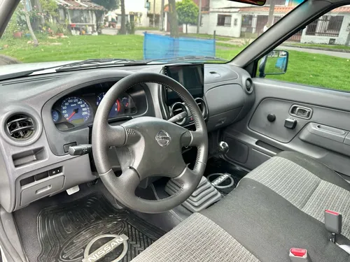 Nissan Frontier Np300 2.4 Mt 4x2 Estacas