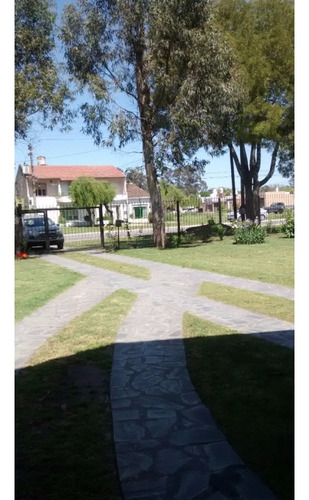 Chalet 4 Ambientes + Depto + Lote