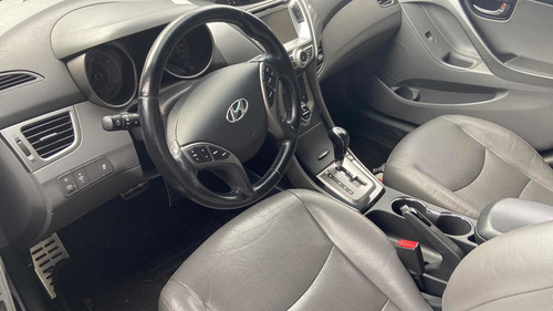 Imagem 3 de 13 de Hyundai Elantra 2013 2.0 16v Gls Flex Aut. 4p
