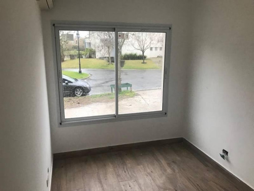 Imagen 12 de 12 de Casa Venta 3 Dormitorios Muy Buen Diseño En Castores Al Lago
