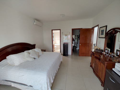 Casa Residencia En Venta En Lomas De Jiutepec.