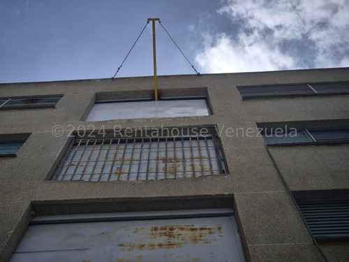 Amplio Local Industrial En Venta. Palo Verde 24-25382 Ec
