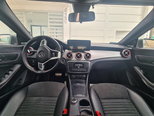 Imagen 5 de 20 de Mercedes Benz Cla 200 Amg Coupé 2014