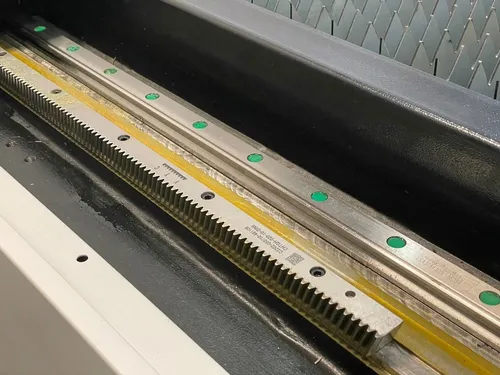 Máquina Láser Fibra Cnc Corte De Metales 1500 X 3000 1500w