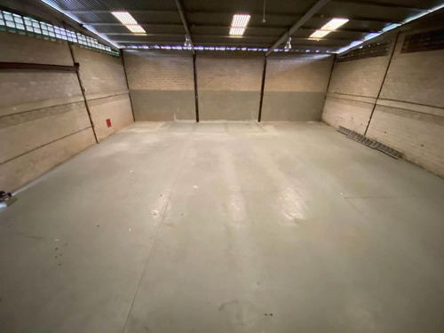 Se Alquila Galpón De 550 M2 Av Bolívar De Valencia Dtlz/2