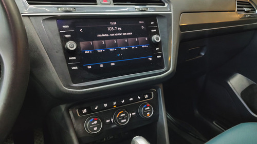 Volkswagen Tiguan 1.4 Comfortline 7p At piel