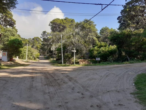 - Lote En Esquina Zona Residencial De Mar Azul - 270 M2 -
