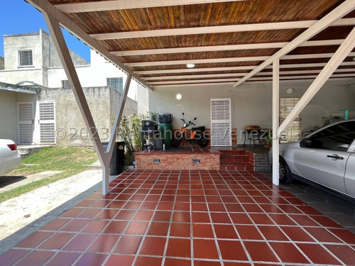 Maribel Morillo & Naudy Escalona Vende Bello Moderno Townhouse De 3 Niveles  Con Canchas, Piscina,   Tarabana Plaza Cabudare  Lara, Venezuela,  3 Dormitorios  3 Baños  115 M² 