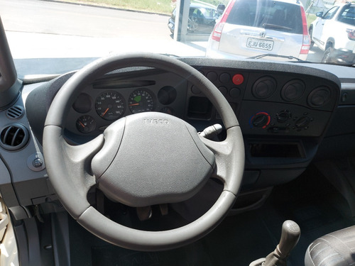 Imagem 3 de 15 de Iveco Daily 35s14
