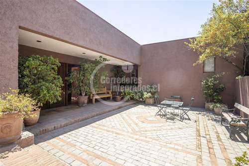 Casa En Venta De 6 Dorm. En Las Condes