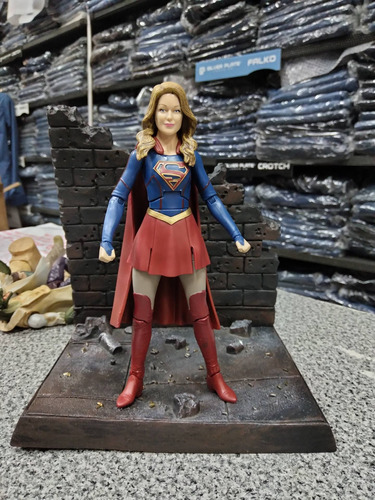 Dc Multiverse Supergirl / Melissa Benoist, Doomsday Wave!! (Usado)