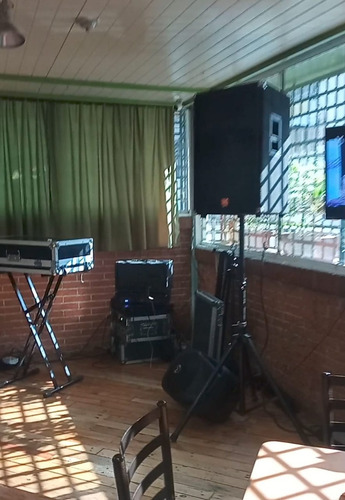 Se Vende Fondo De Comercio Para Café, Pizzería Y Pollo . Gran Oferta Em