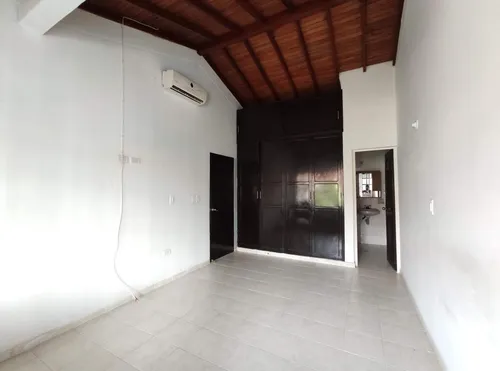 Casa En Arriendo En Prados Del Norte. Cod A24944
