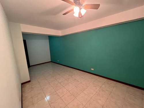 En Venta Apartamento Con Espectacular Vista Al Avila. Sal