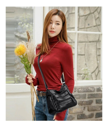 Imagem 3 de 6 de Bolsa Transversal Preta Feminina Com Forro E Zippers