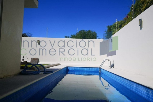 Casa En Venta En Villas Del Mesón, Juriquilla, Con Canal De 