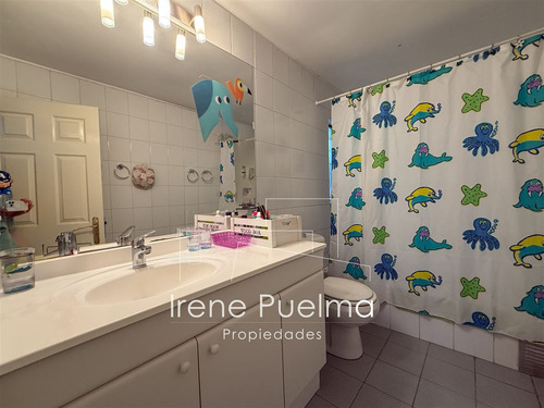 Vende Casa Con Gran Jardin En Huinganal En Lo Barnechea