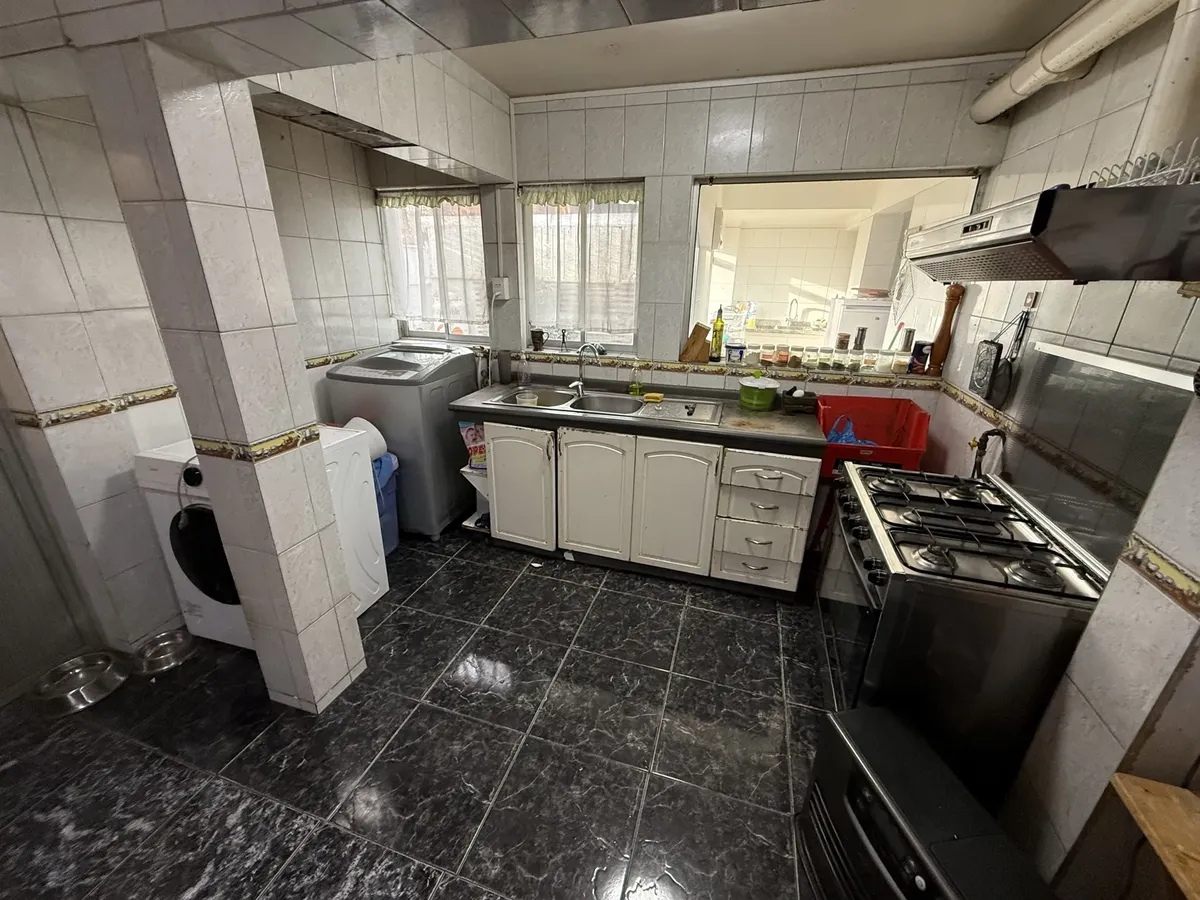 Imagen 5 de 20 de Amplia Casa De 4 Dormitorios Con Espacio Para Emprendimiento