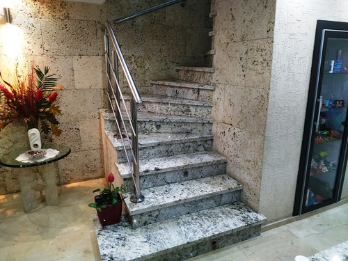 Moderno Tonw House Y Comodo En Zona Norte Sector Mañongo Focus Vende Cr