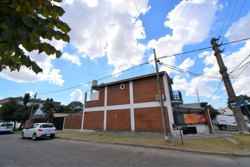 Imagen 6 de 13 de Venta Casa En Villa Luzuriaga Con Cochera Amplia