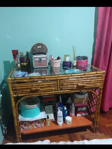 Mesa Organizador De Mimbre. (Usado)
