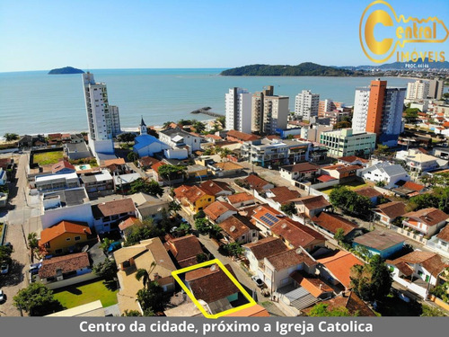 Imagem 6 de 7 de Casa Com 4 Dormitório(s) Localizado(a) No Bairro Centro Em Balneário Piçarras / Balneário Piçarras - 911