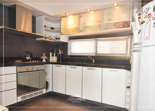 Colón Y Viamonte - Excelente 2 Amb C/cochera - Venta Con Renta!
