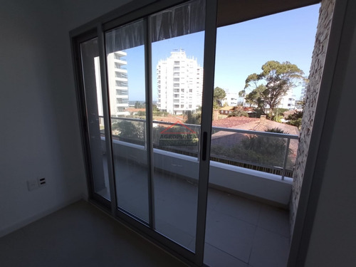 Apartamento En Zona Brava * 3 Dormitorios- Ref: 5358