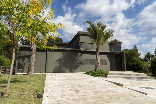 Casa En Castores Con El Mejor Acceso A Guardia Y Club House!
