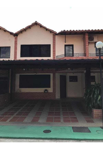 Norail Machado Vende Town House En Resd La Fuente San Diego