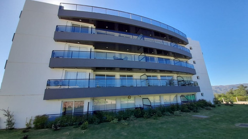 Imagen 2 de 21 de Departamento Premium - 2 Ambientes - Pileta Y Bajada Al Lago - Parque Siquiman
