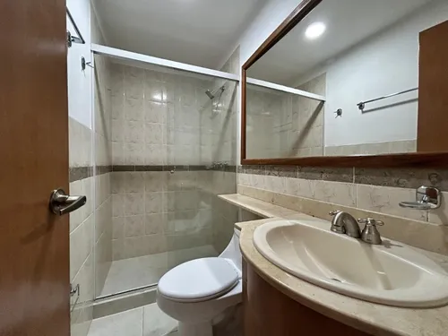 Apartamento En Arriendo Ubicado En El Poblado Sector Castropol (26959).