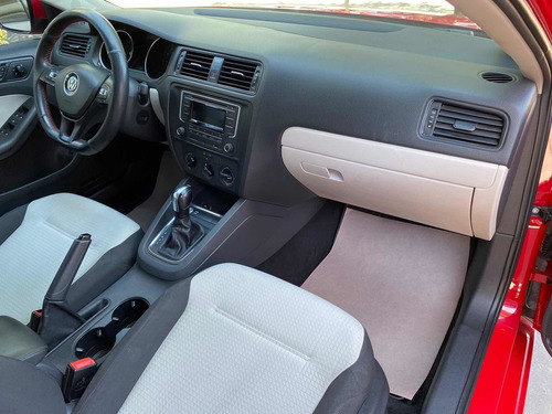 Imagen 11 de 15 de Volkswagen Jetta 2016 2.5 Comfortline At