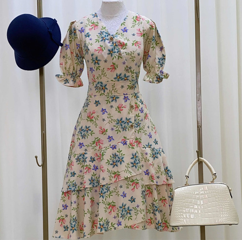 Imagem 3 de 8 de Vestido Midi Evasê Com Botões Frontais